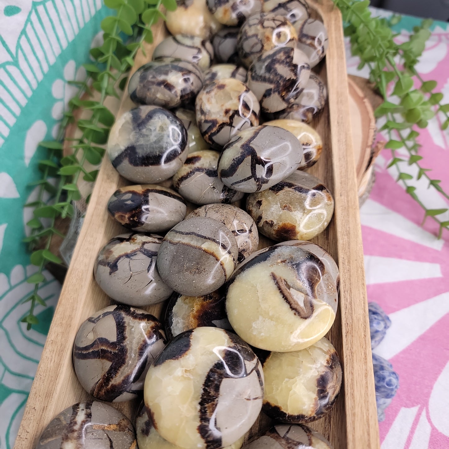 Septarian Pebbles (UV Reactive)