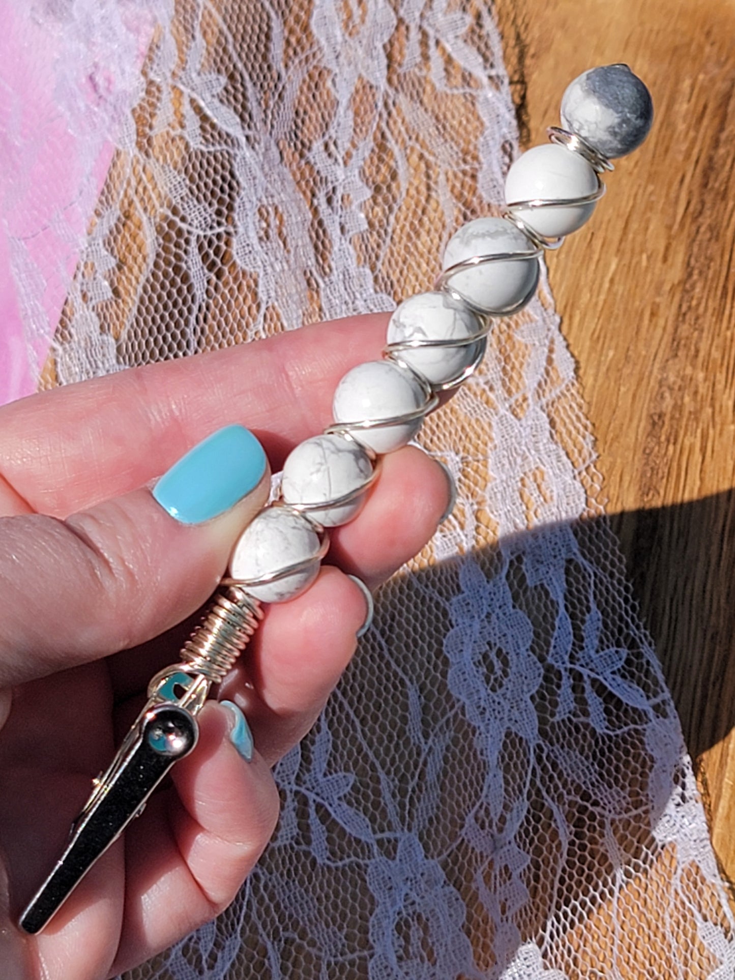 Howlite Roach Clip