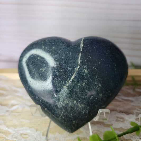 Dumoritierite Heart