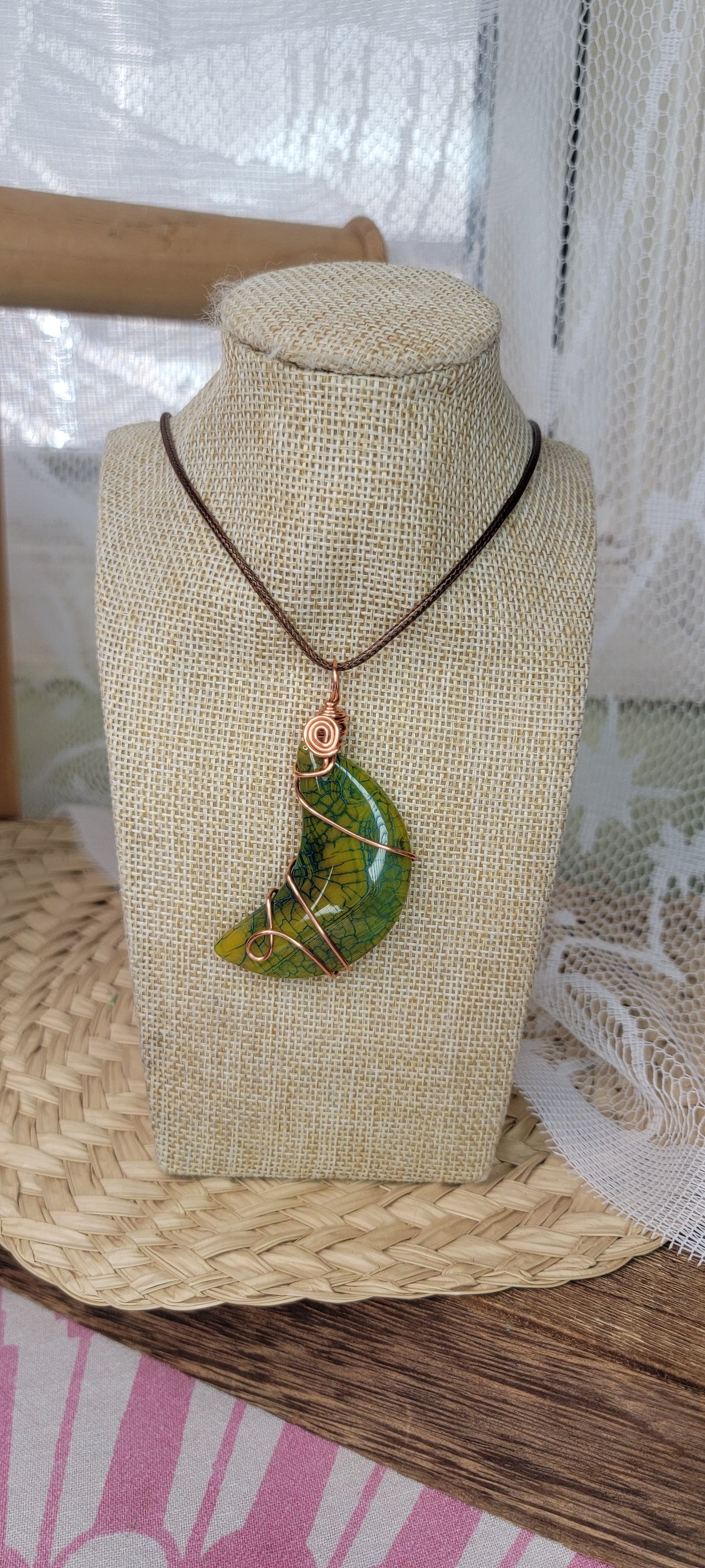 (Dyed) Dragon Vein Cresent