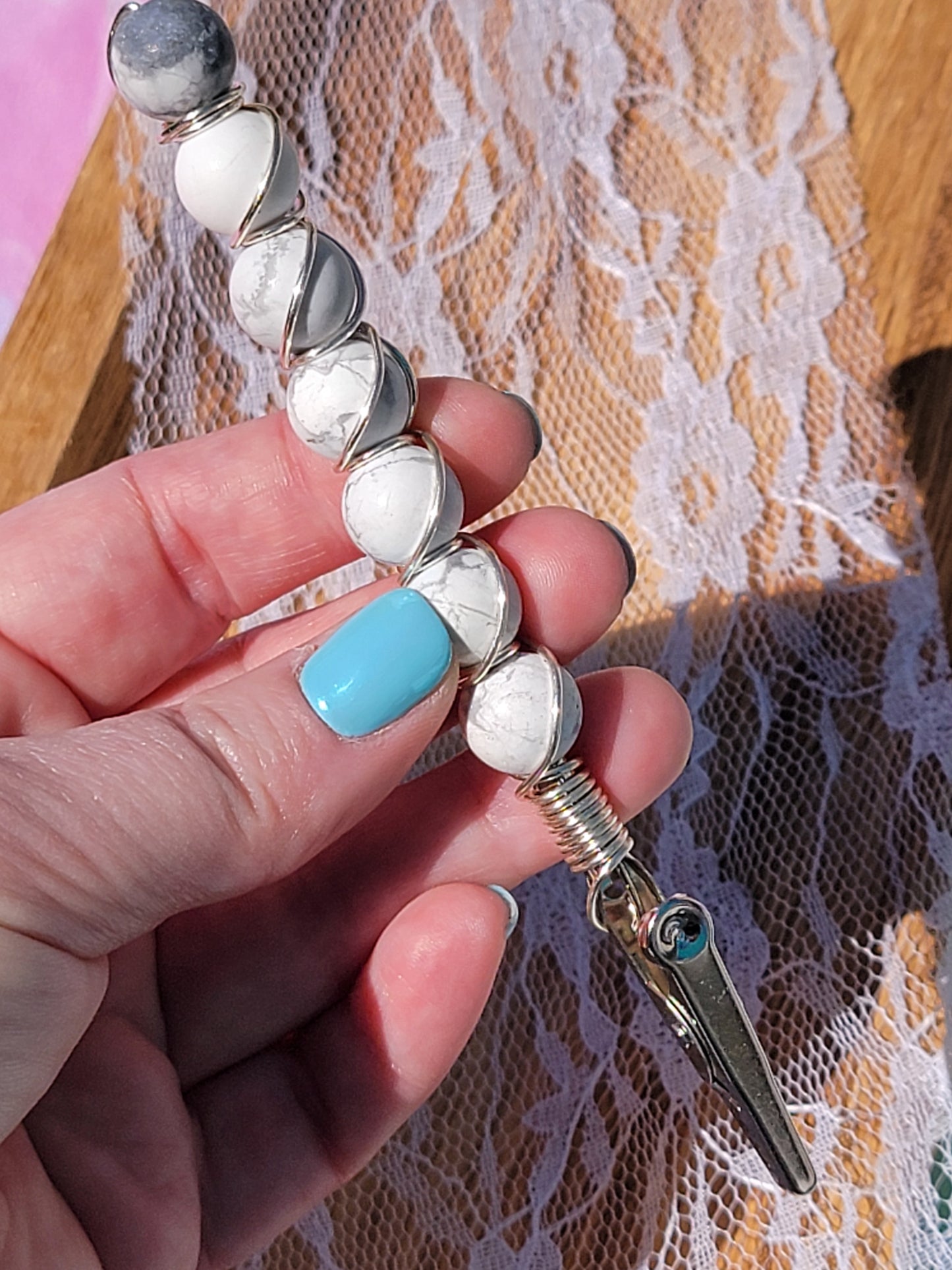 Howlite Roach Clip